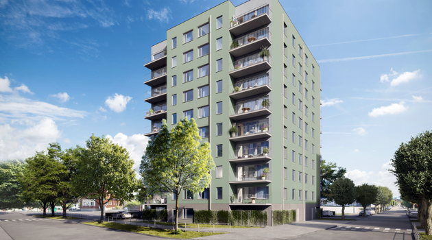 Grön fasad med fönster och balkong från gatuvy